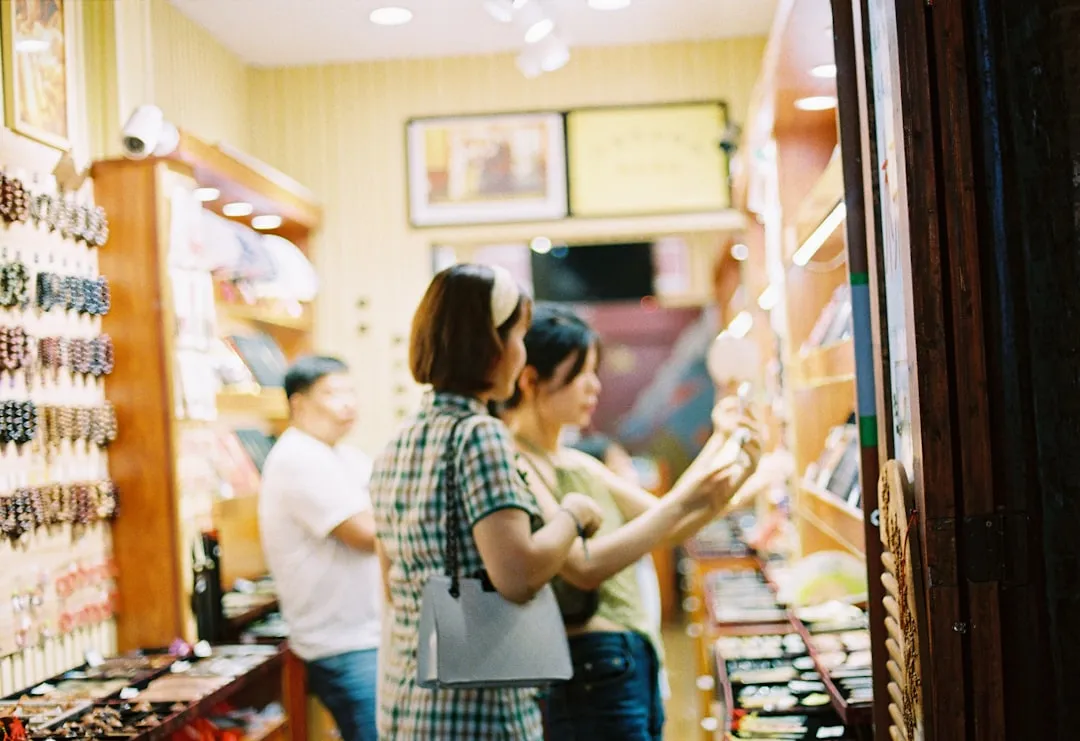 商贸服务中家居百货选品策略:基于商超便利店需求的差异化搭配方案